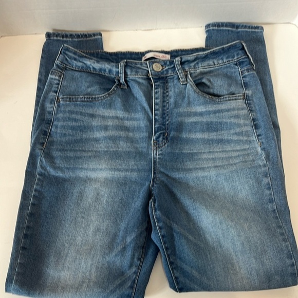 SO Denim - SO Junior Ultimate Jeggings Jeans. Size 15. High Rise.  Blue Denim.